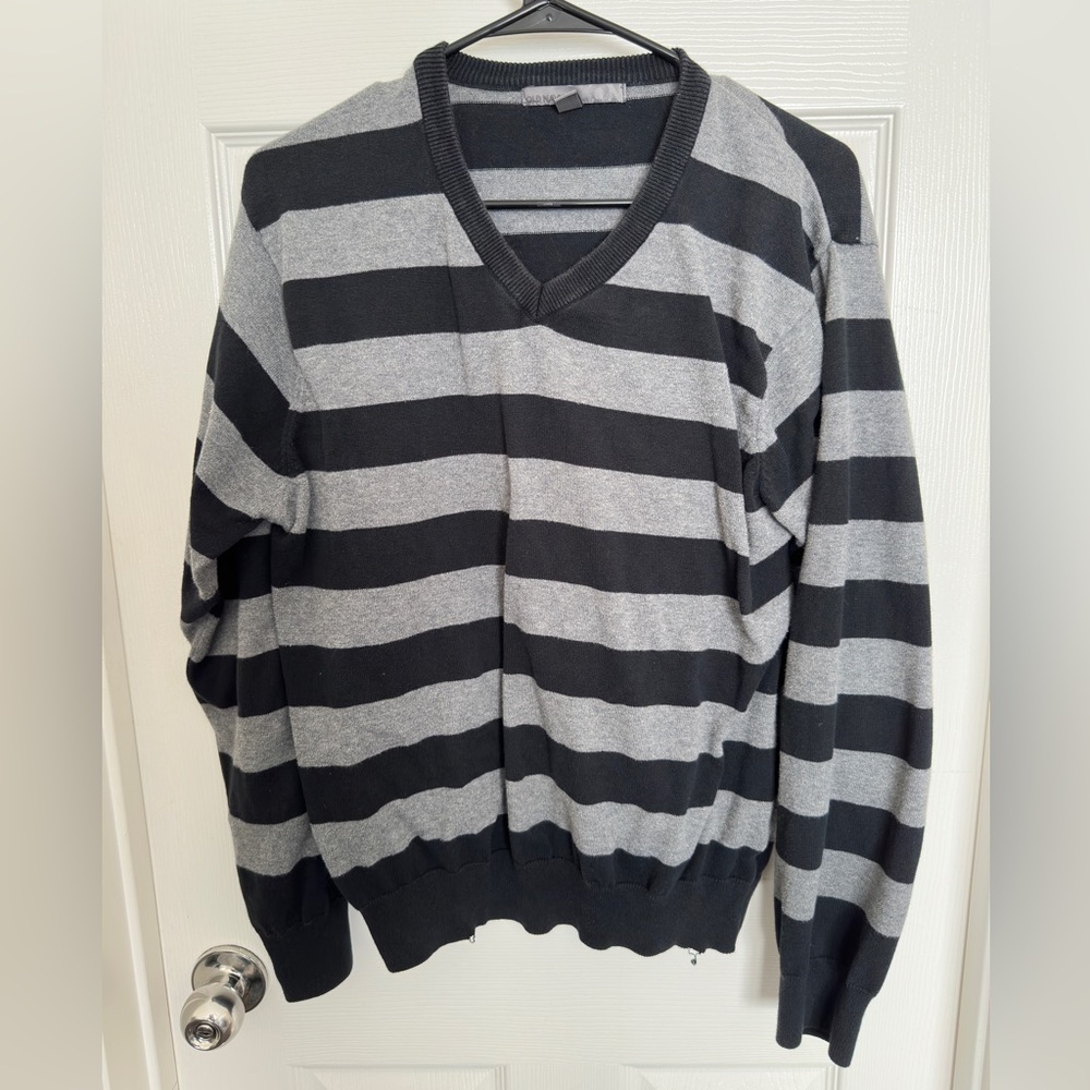 Old Navy V-Neck Pullover Sweater